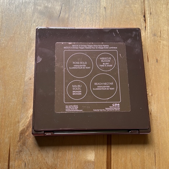 COPY - Becca X Chrissy Teigen Hlow Face palette - Picture 3 of 3